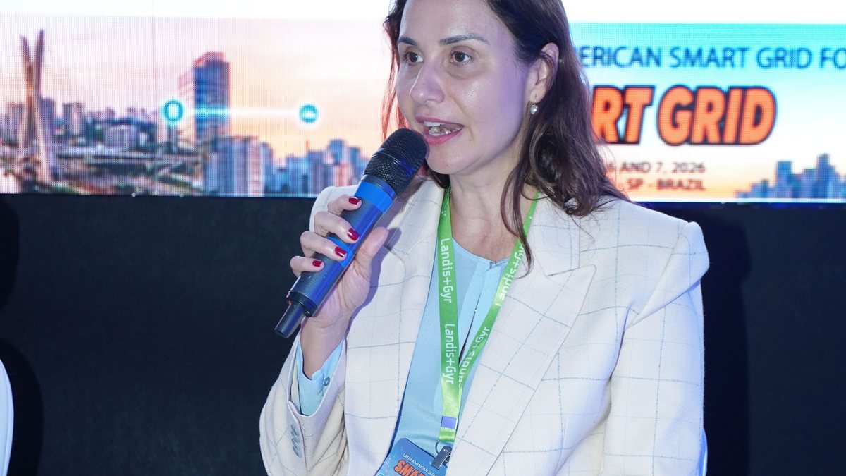 Gerusa Côrtes, diretora de Operação de Mercado da CCEE, no painel de abertura do Smart Grid Fórum 2026